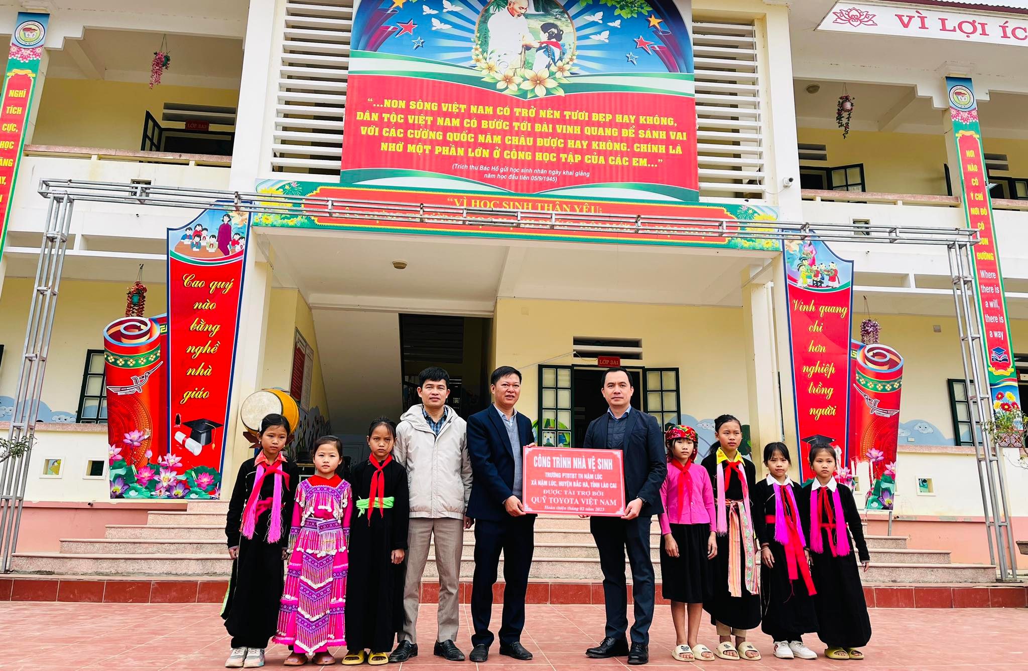 Quỹ Toyota Việt Nam xây dựng và cải tạo nhà vệ sinh cho những trường học ở vùng sâu