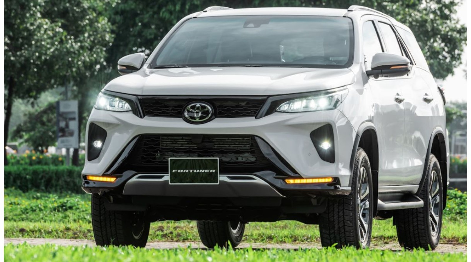 Toyota 7 chỗ Fortuner: Giá niêm yết và ưu đãi mới nhất (07/2023)