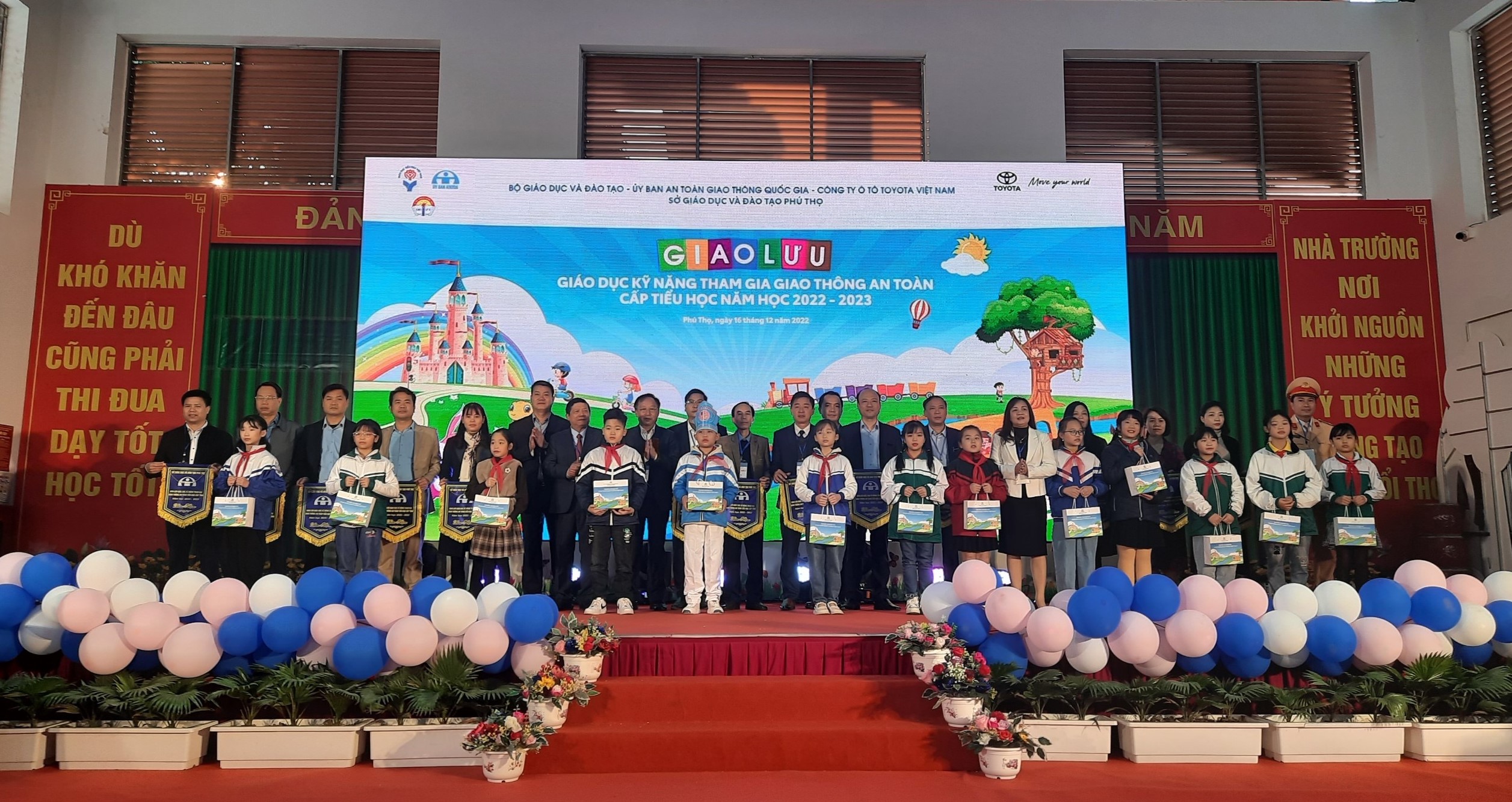 Toyota Việt Nam triển khai Chương trình “Toyota cùng em học An toàn giao thông” năm học 2022 - 2023